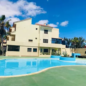 Casa vacanze Surf & Chill 69, Quiet Oasis With Community Swimmingpool, Parque Holandes